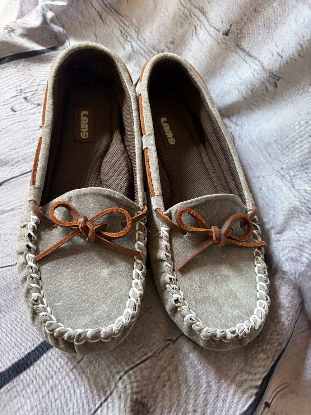 Lamo Gray Moccasins Women’s Sz 8 Sabrina Moc II Suede Memory Foam Boho Slip On